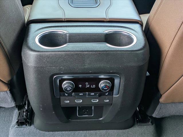 Used 2024 Chevrolet Suburban High Country RWD image 18