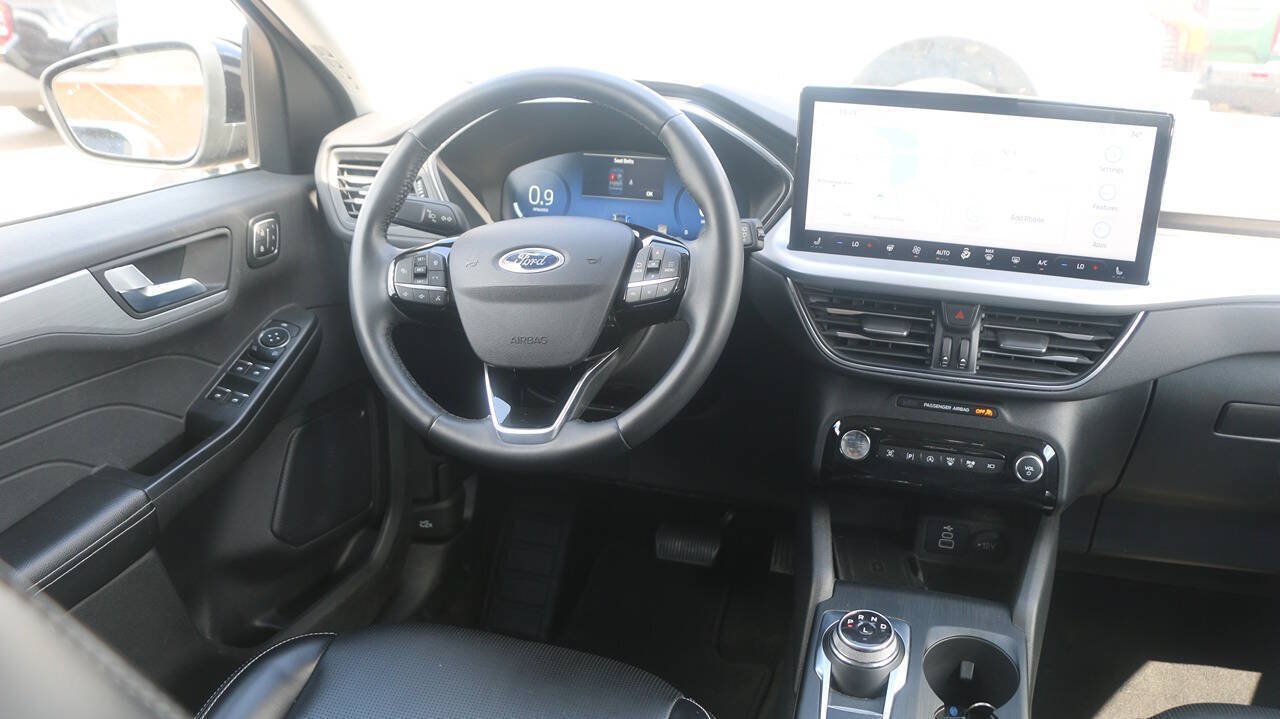 Certified 2024 Ford Escape Platinum AWD/4WD image 17