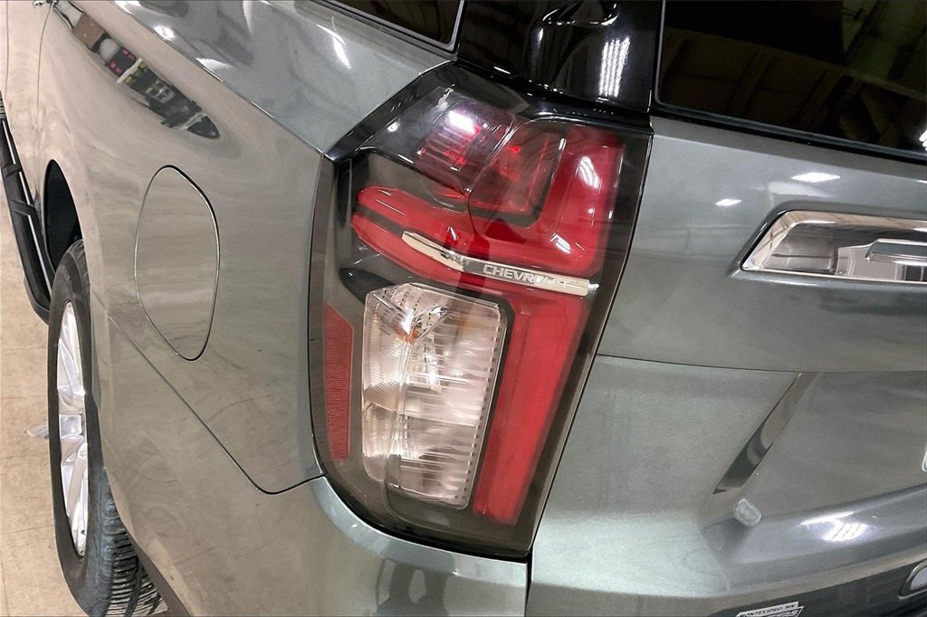 Used 2023 Chevrolet Suburban Premier image 28