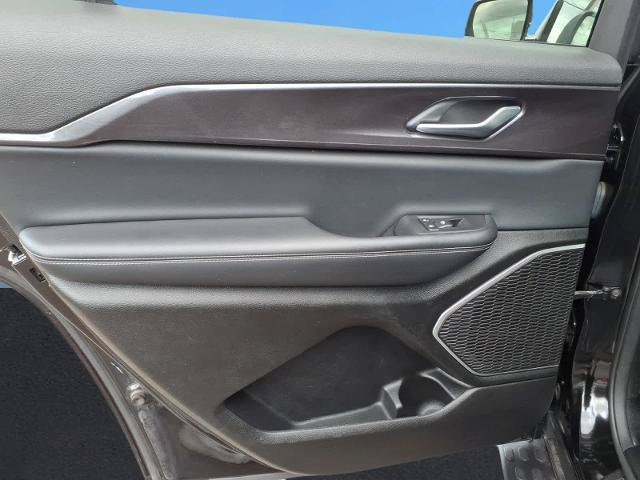 Used 2022 Jeep Grand Cherokee L Laredo w/ Luxury Tech Group I AWD/4WD image 19