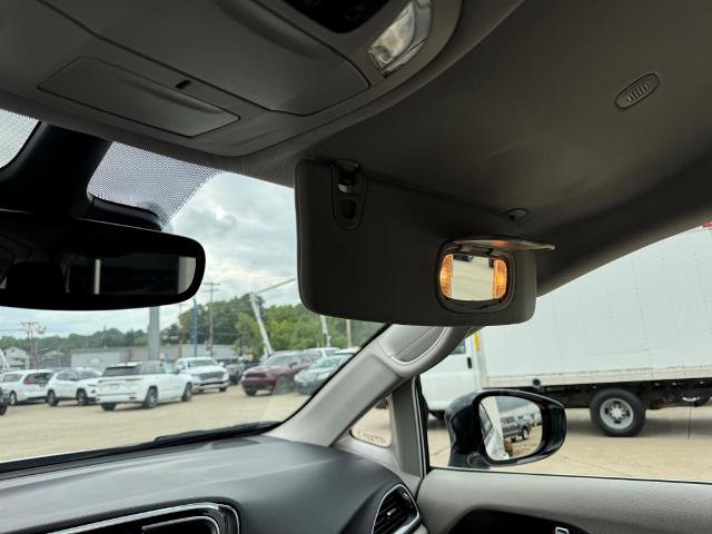 Used 2024 Chrysler Pacifica Touring-L image 17