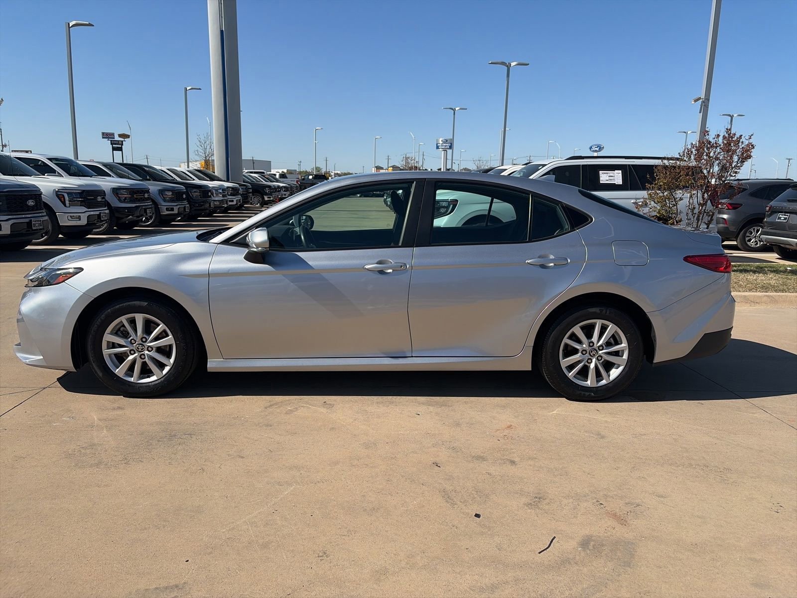 Used 2025 Toyota Camry LE image 3