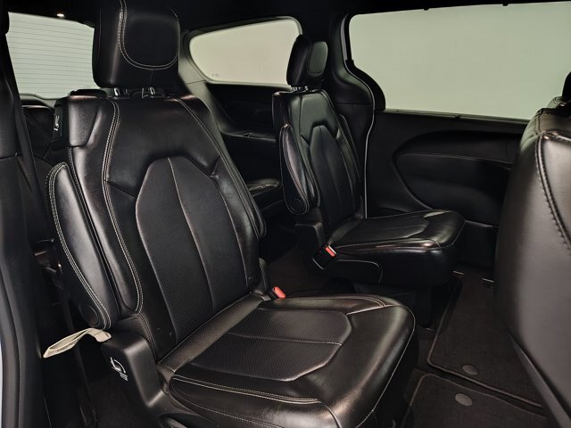 Used 2025 Chrysler Pacifica Select FWD image 26