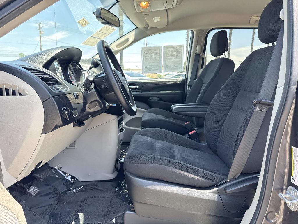 Used 2018 Dodge Grand Caravan SE w/ UConnect Hands-Free Group FWD image 19