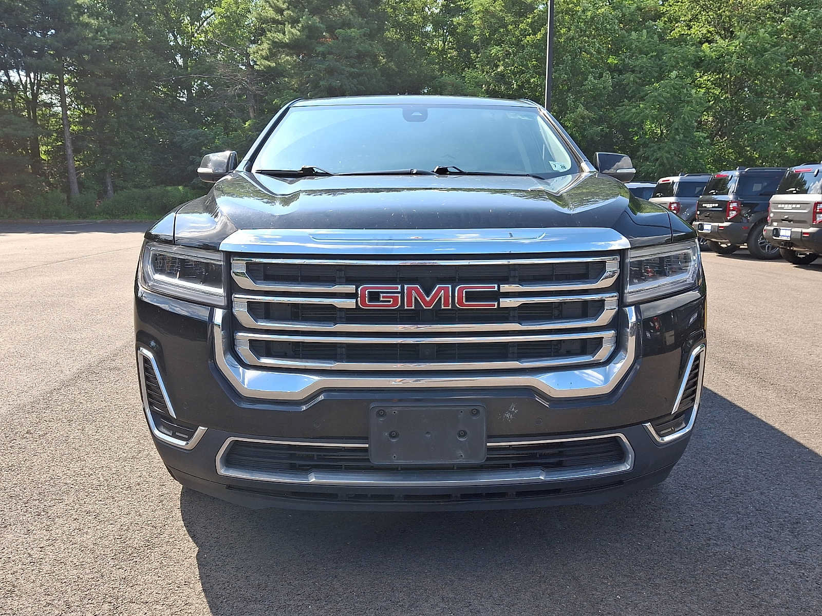Used 2023 GMC Acadia SLE AWD/4WD image 2