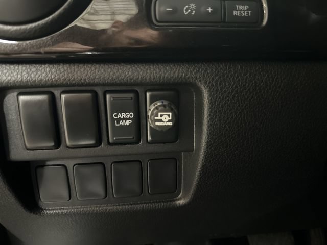 Used 2018 Nissan Titan SV AWD/4WD image 26