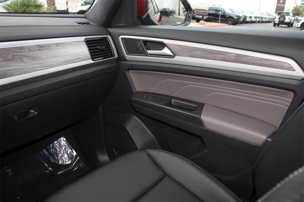 Used 2023 Volkswagen Atlas Cross Sport SE w/ Black Wheel Package image 18