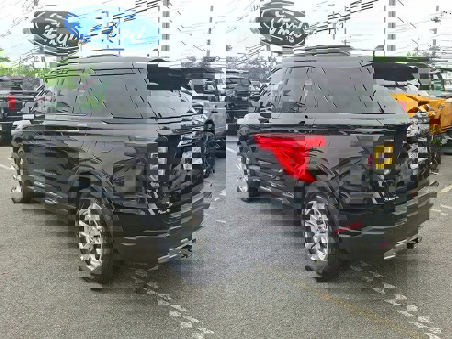 Certified 2022 Ford Explorer XLT w/ Equipment Group 202A image 6