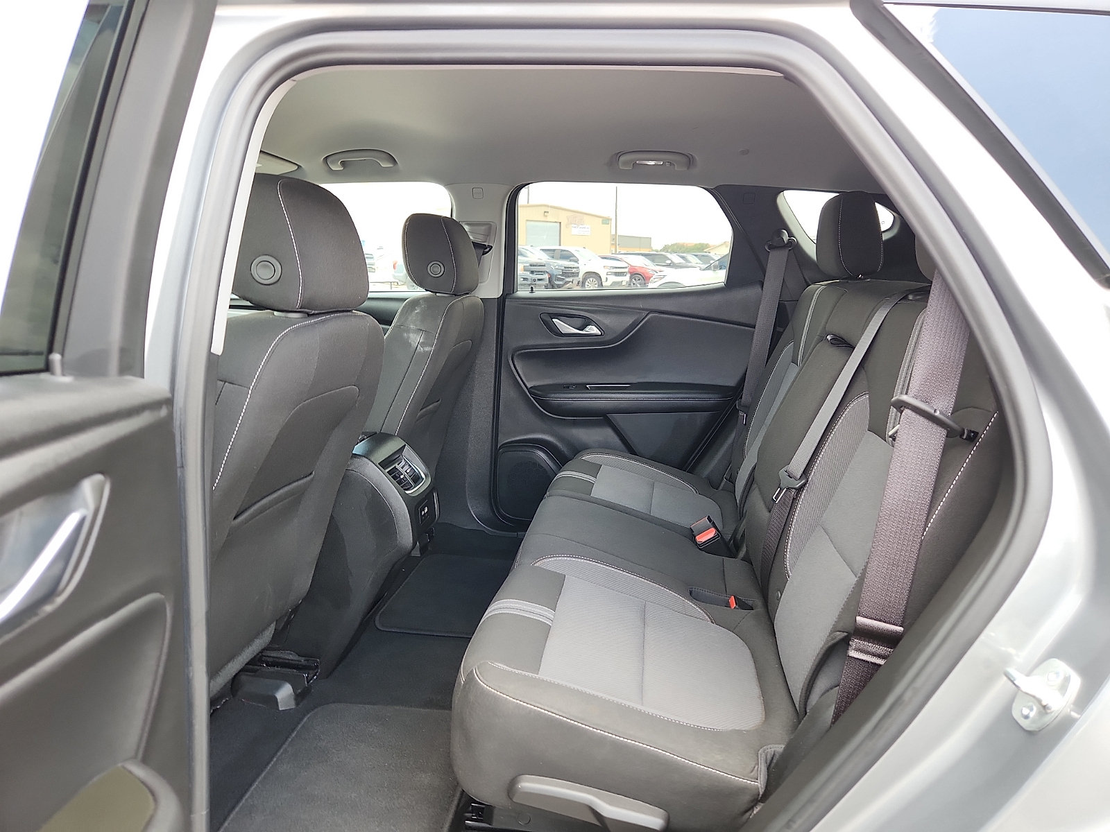 Used 2025 Chevrolet Blazer LT FWD image 9
