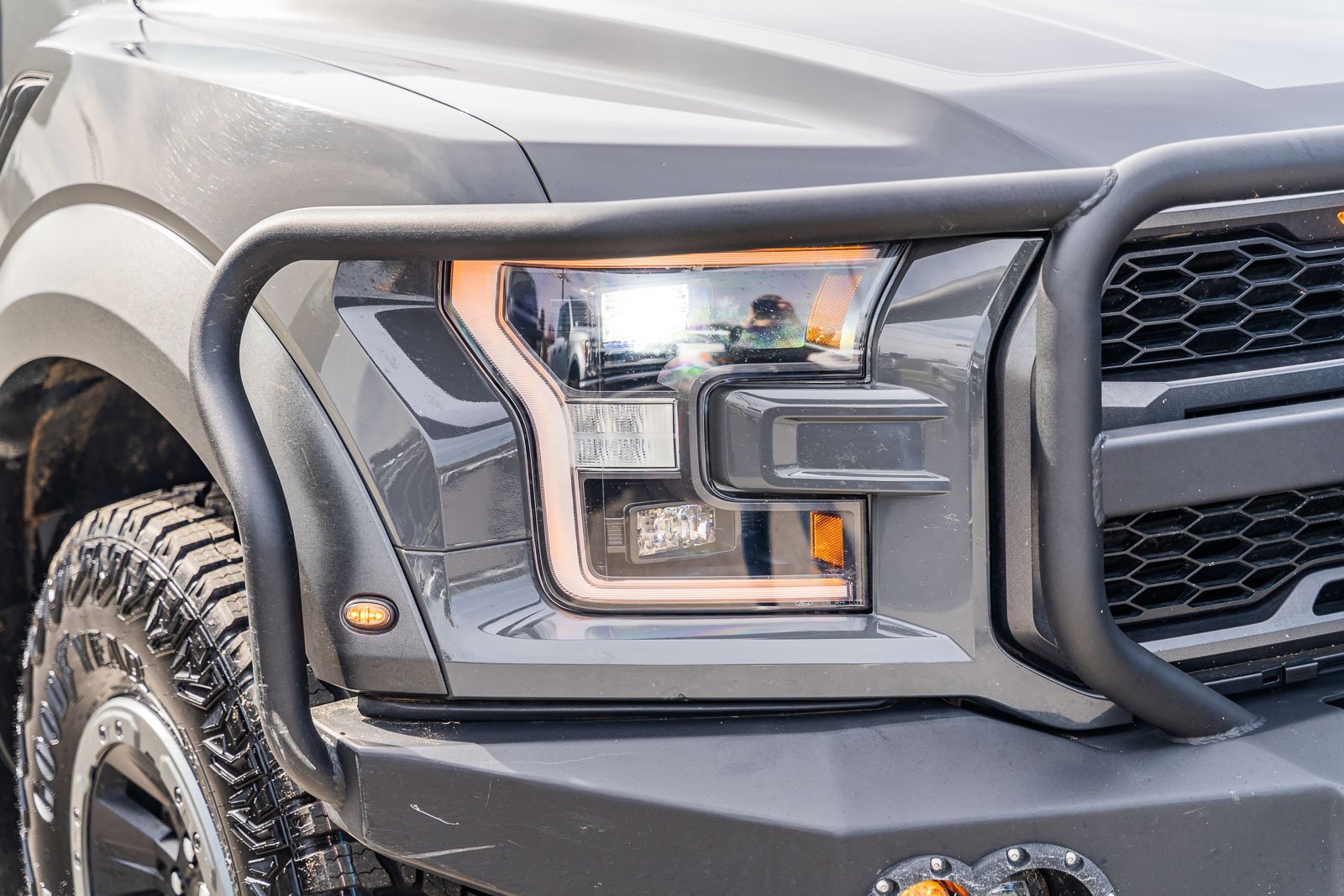 Certified 2018 Ford F150 Raptor w/ Equipment Group 802A Luxury image 9