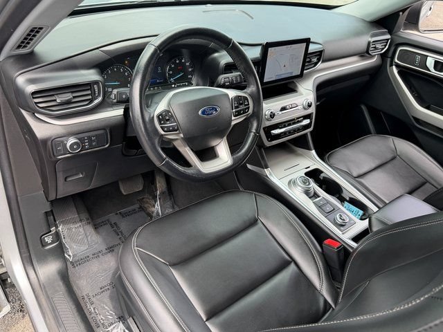 Certified 2022 Ford Explorer XLT w/ Equipment Group 202A AWD/4WD image 37