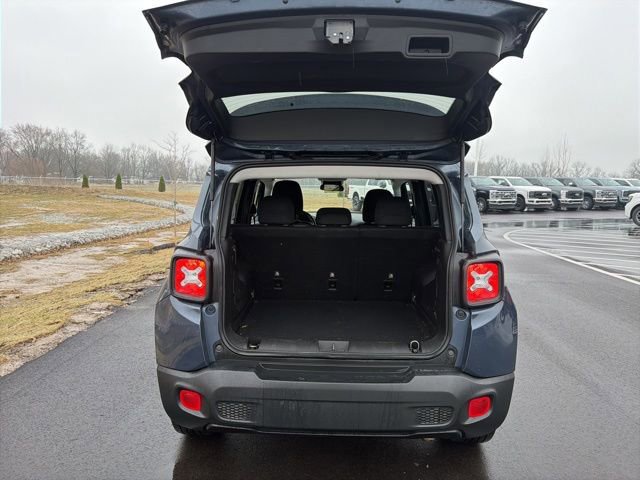 Used 2020 Jeep Renegade Latitude w/ Cold Weather Group image 12