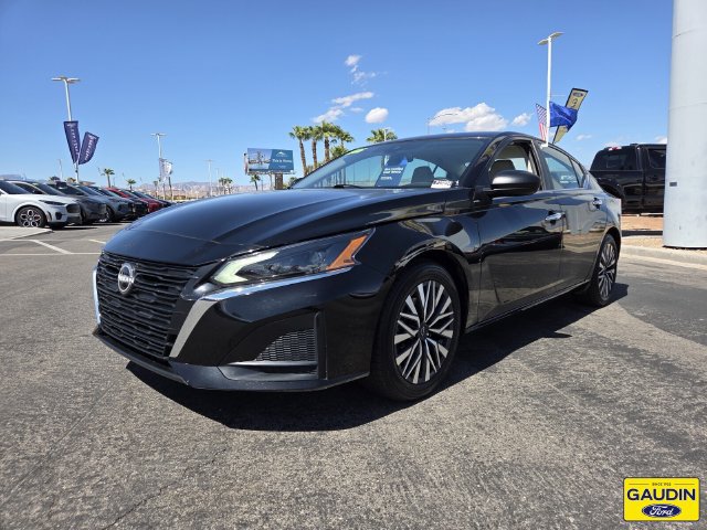 Used 2025 Nissan Altima 2.5 SV FWD image 3