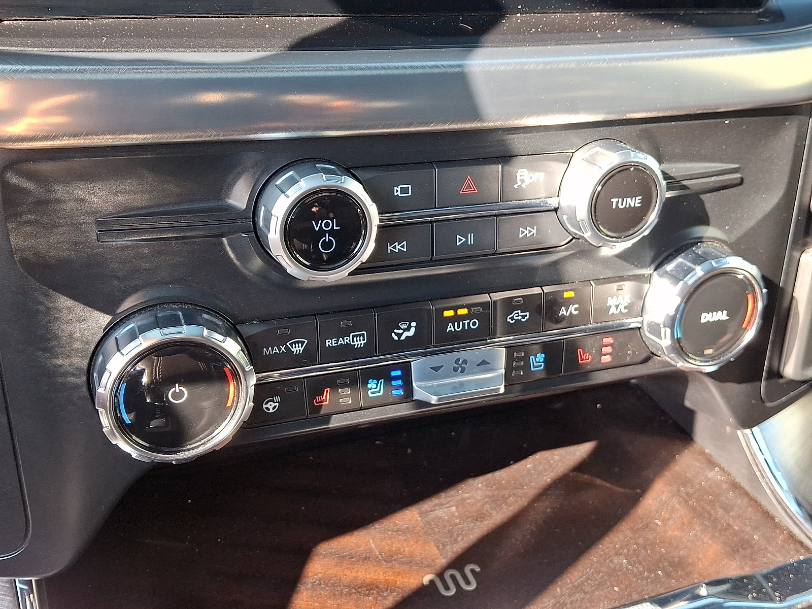 Certified 2025 Ford F150 King Ranch AWD/4WD image 17