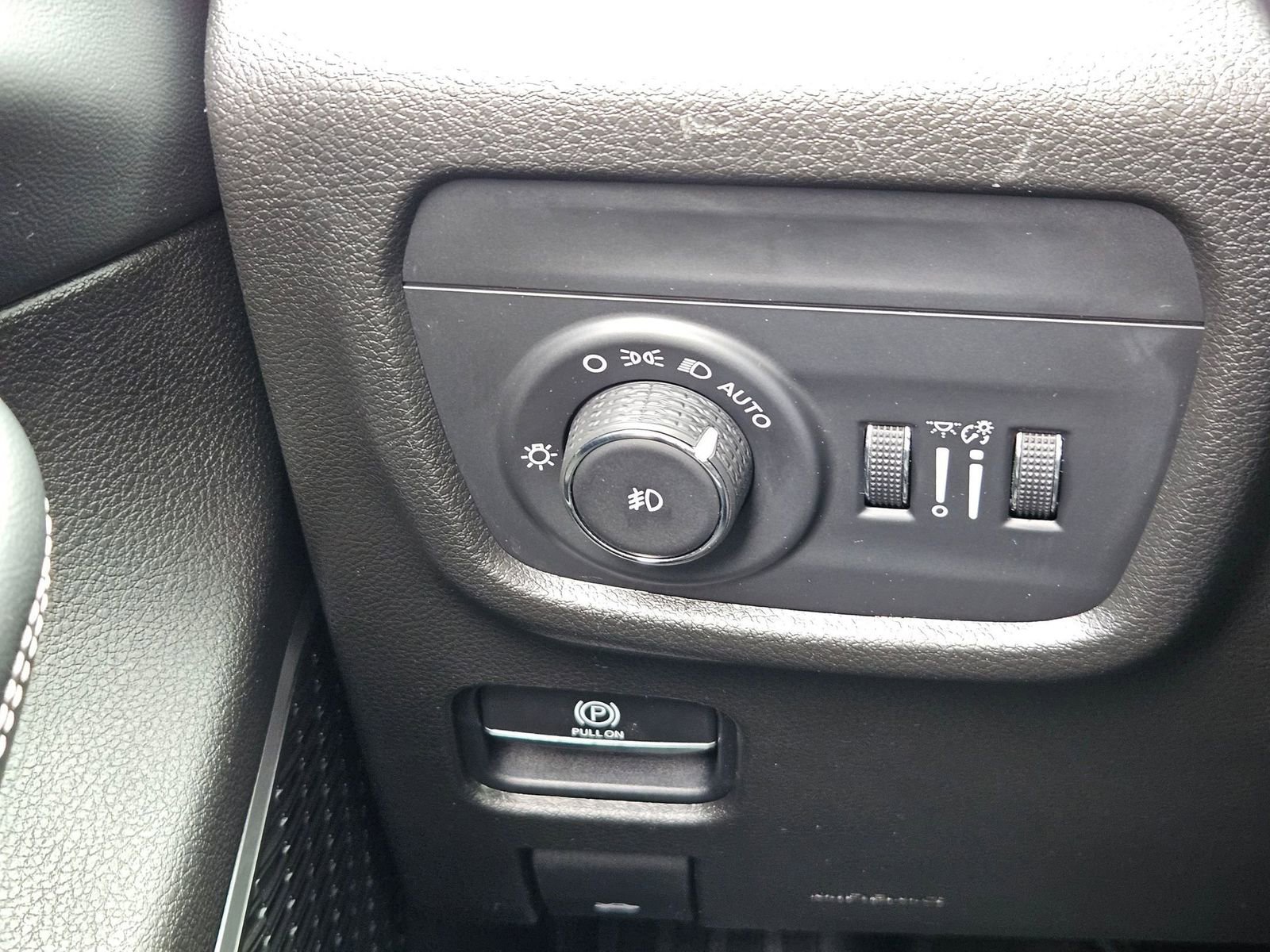 Used 2021 Jeep Grand Cherokee L Limited AWD/4WD image 16