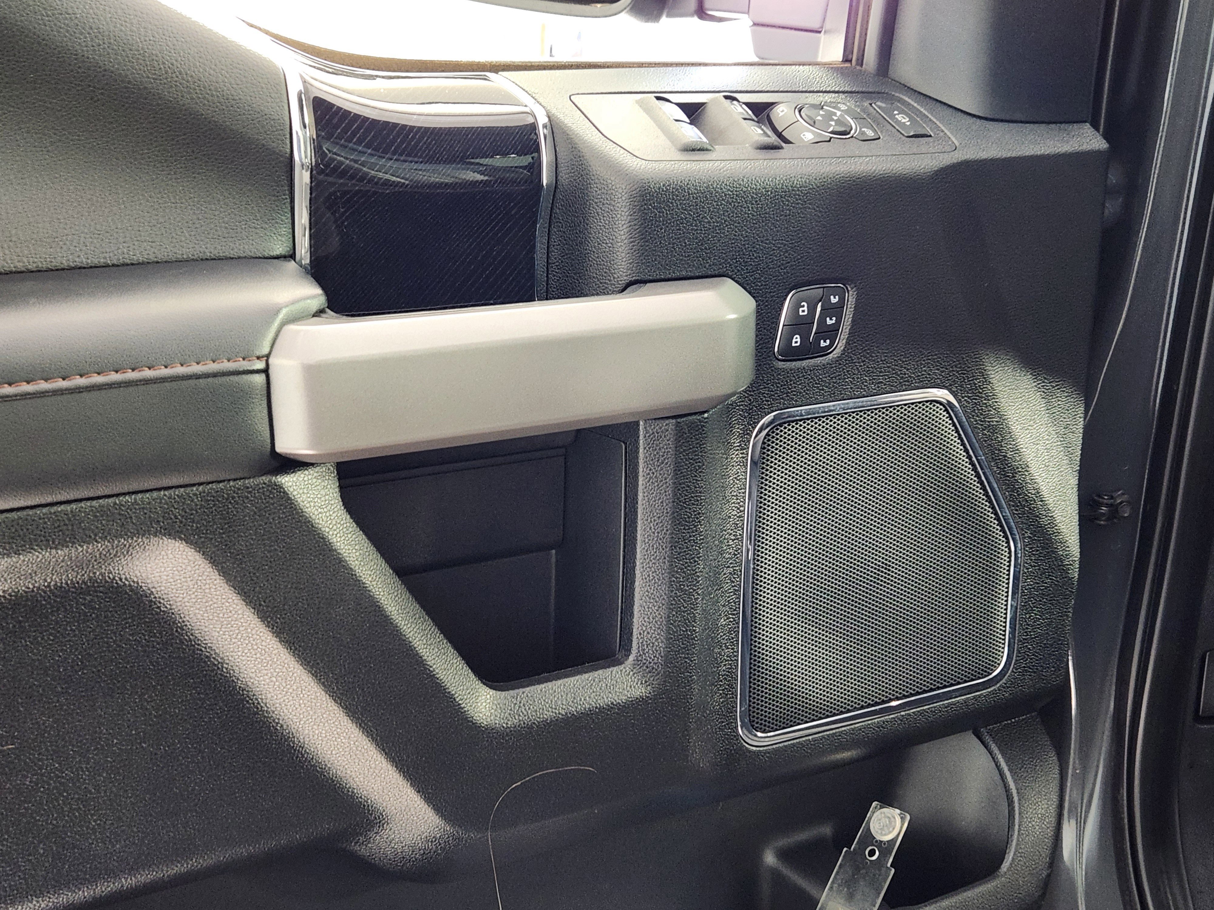 Certified 2021 Ford F350 Platinum w/ FX4 Off-Road Package image 16