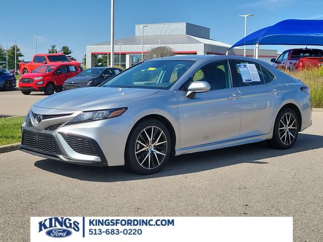 Used 2023 Toyota Camry SE FWD image 1