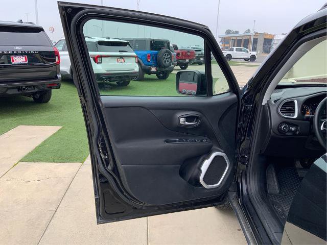 Used 2018 Jeep Renegade Latitude w/ Cold Weather Group AWD/4WD image 22