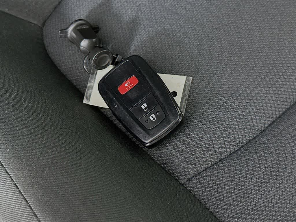 Used 2025 Toyota RAV4 XLE AWD/4WD image 22