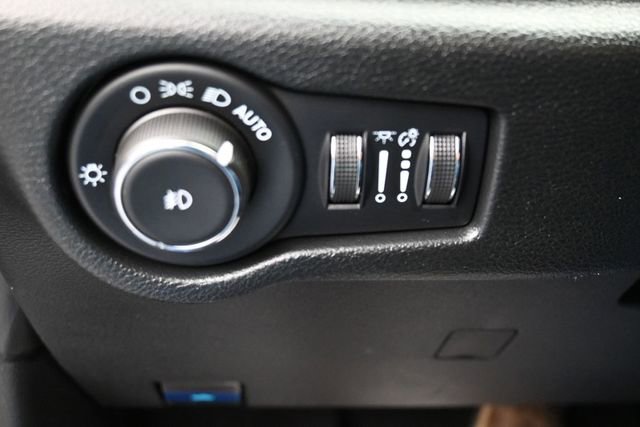 Used 2025 Chrysler Pacifica Select FWD image 23