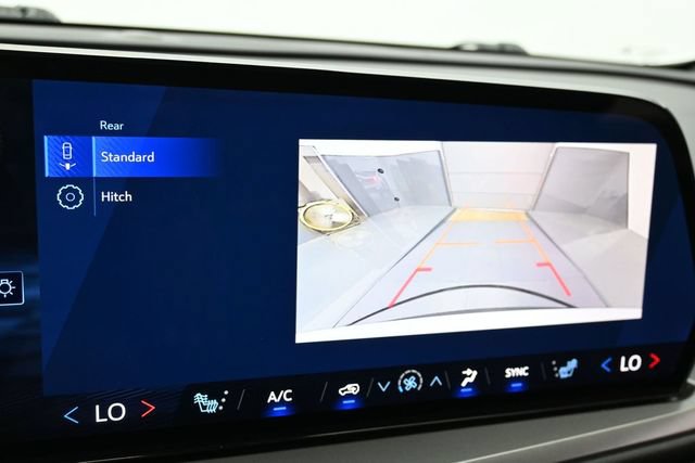 Used 2025 Chevrolet Traverse LT FWD image 22