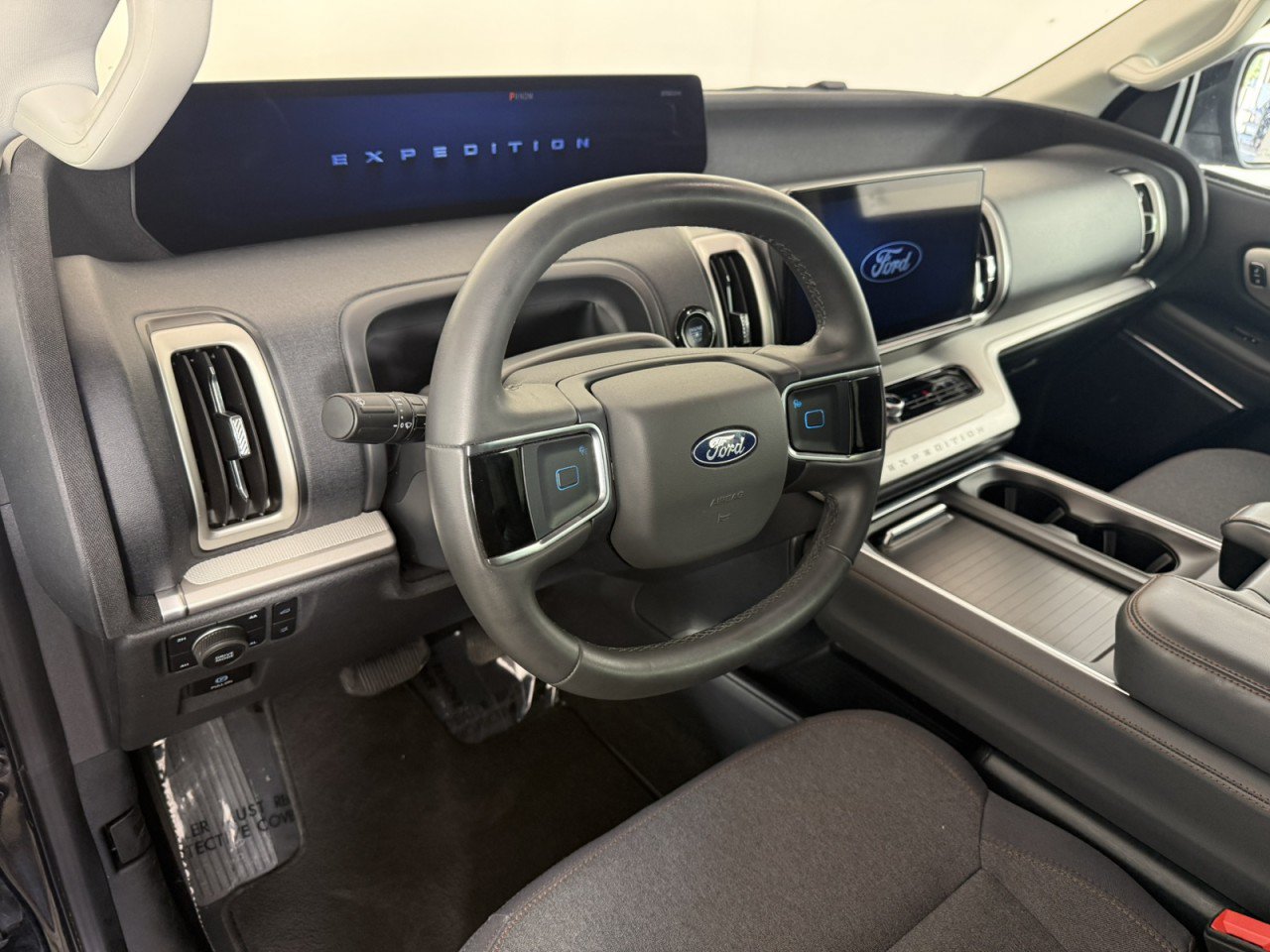Certified 2025 Ford Expedition Active AWD/4WD image 18