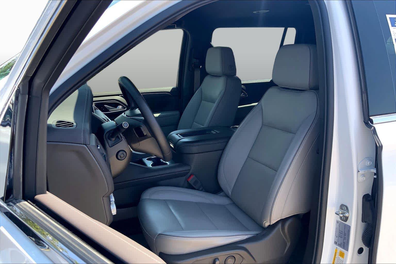 Used 2024 GMC Yukon XL SLT w/ SLT Luxury Package RWD image 8