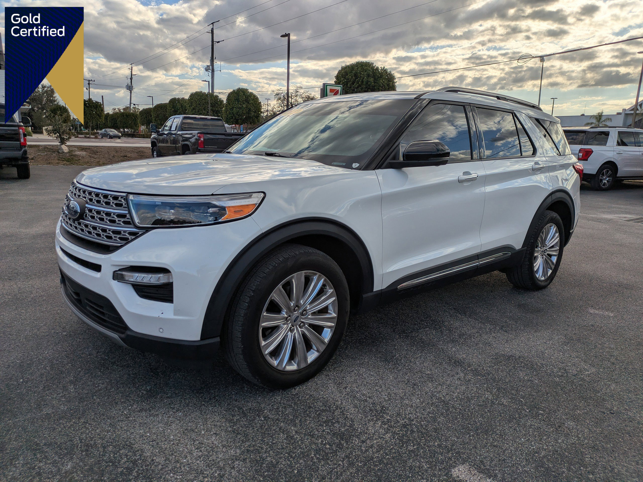 Certified 2022 Ford Explorer Limited w/ Limited Technology Package image 1