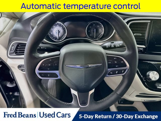 Used 2024 Chrysler Pacifica Touring-L FWD image 14