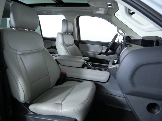 Certified 2025 Ford Expedition Active AWD/4WD image 13