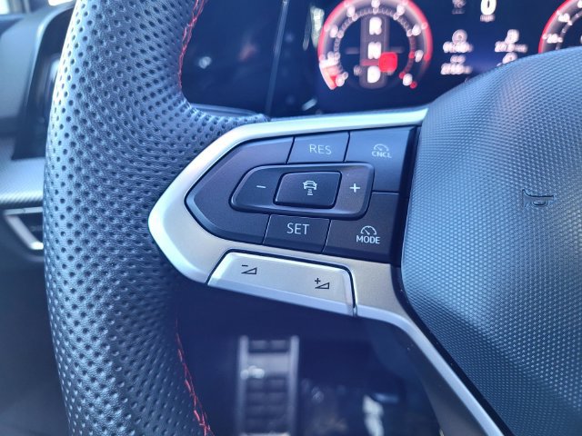 Used 2026 Volkswagen GTI SE FWD image 25