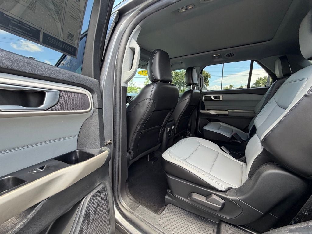 Certified 2021 Ford Explorer XLT w/ Equipment Group 202A RWD image 33