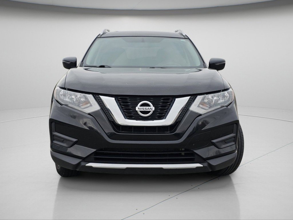 Used 2017 Nissan Rogue SV image 3