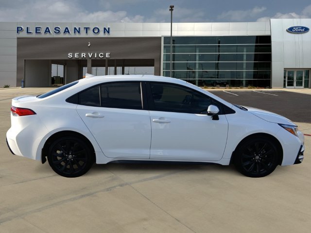 Used 2026 Toyota Corolla SE FWD image 6