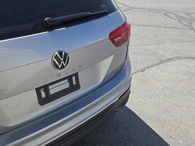 Used 2023 Volkswagen Tiguan SE w/ Panoramic Sunroof Package FWD image 11