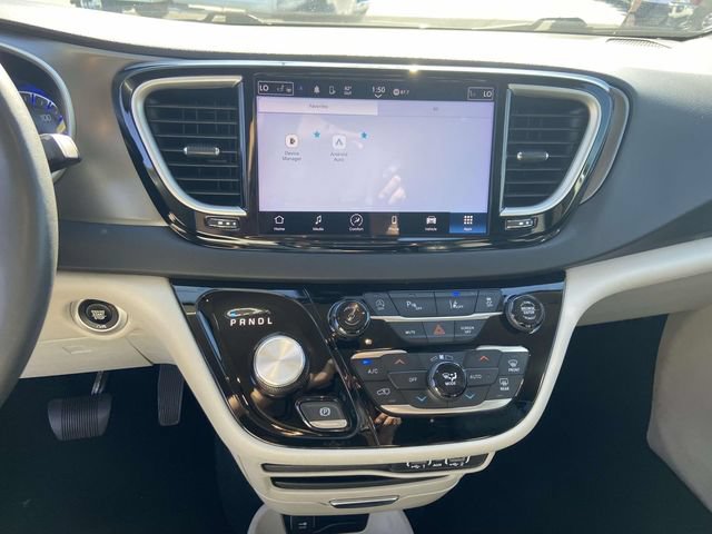 Used 2024 Chrysler Pacifica Touring-L FWD image 22