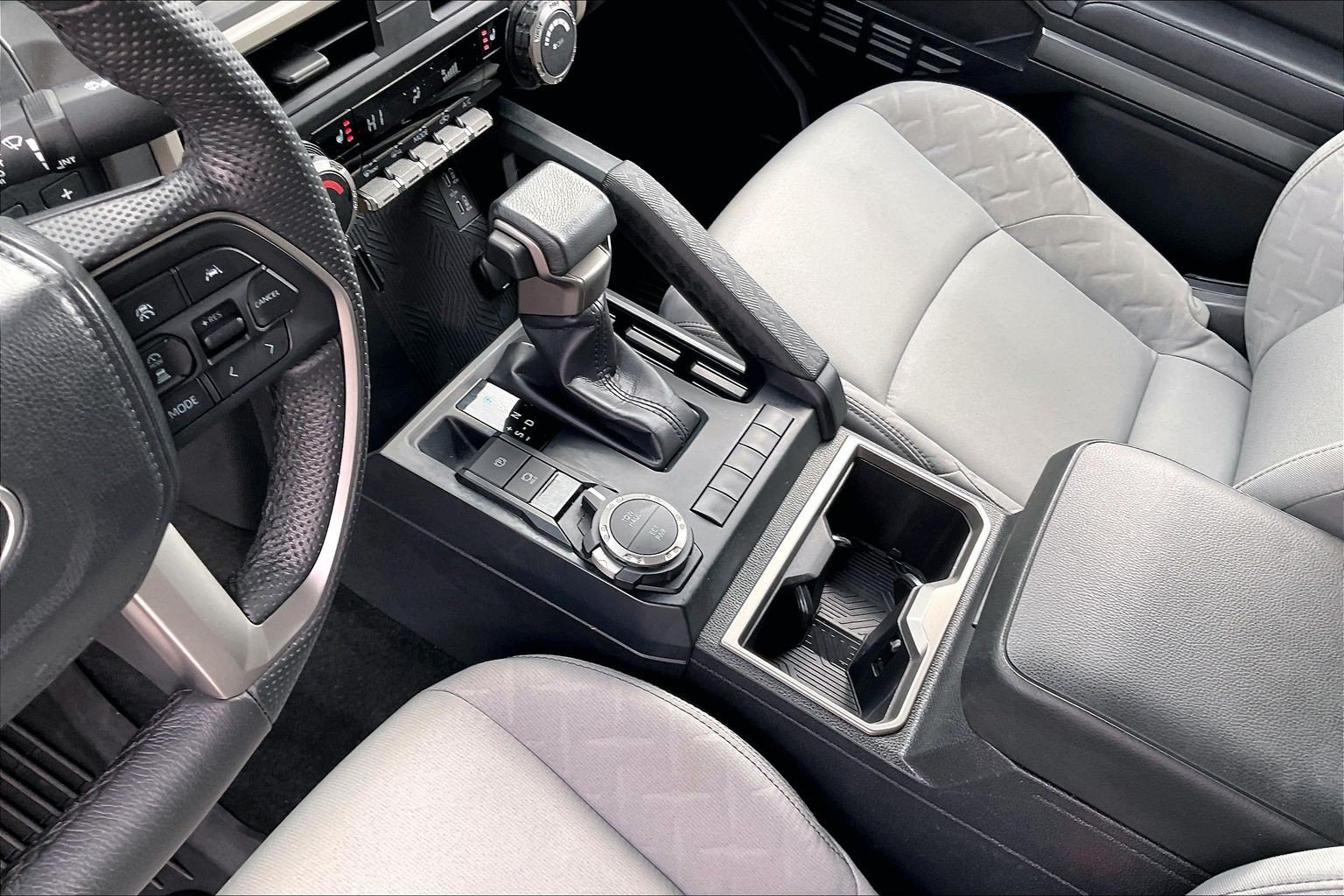 Used 2024 Toyota Tacoma SR5 AWD/4WD image 16