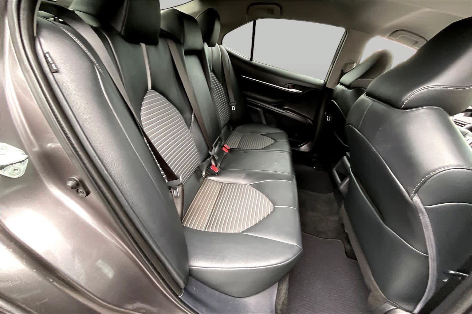 Used 2022 Toyota Camry SE FWD image 18