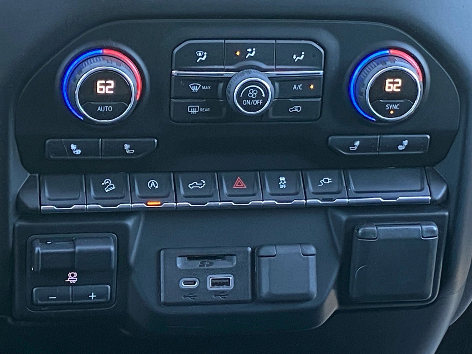 Used 2019 Chevrolet Silverado 1500 LT w/ All-Star Edition AWD/4WD image 14
