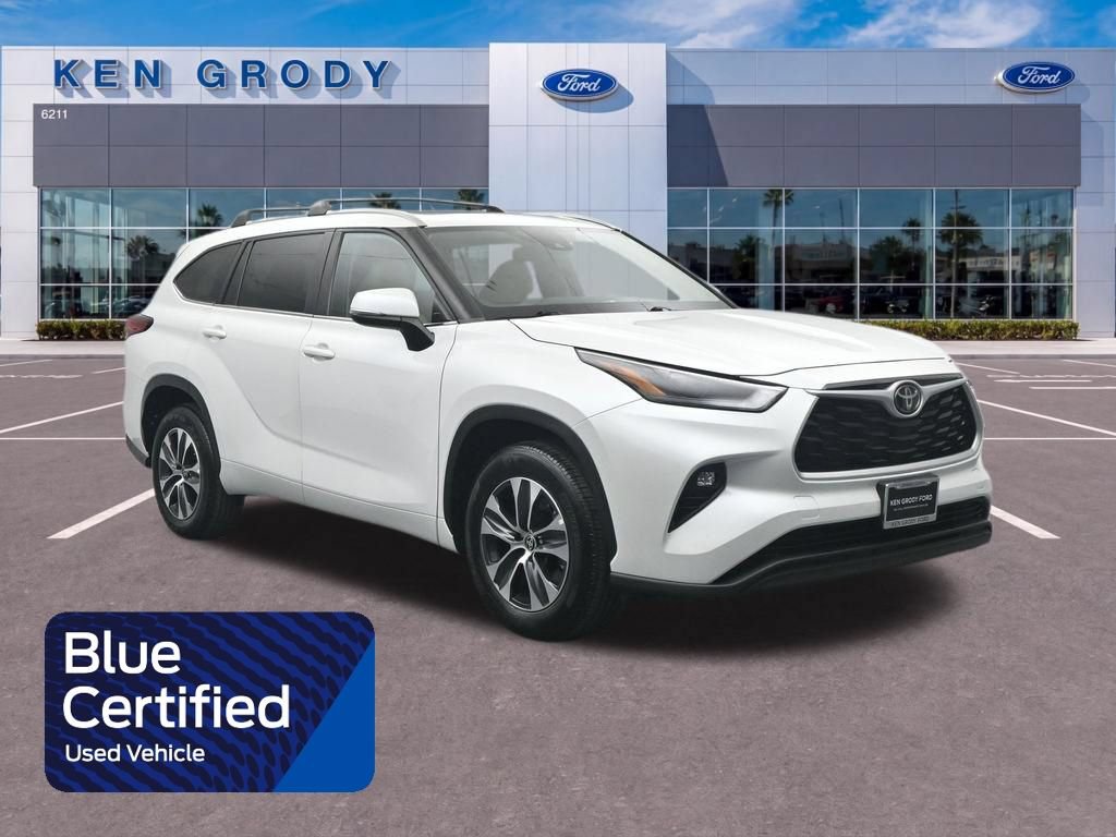 Used 2023 Toyota Highlander XLE FWD image 1
