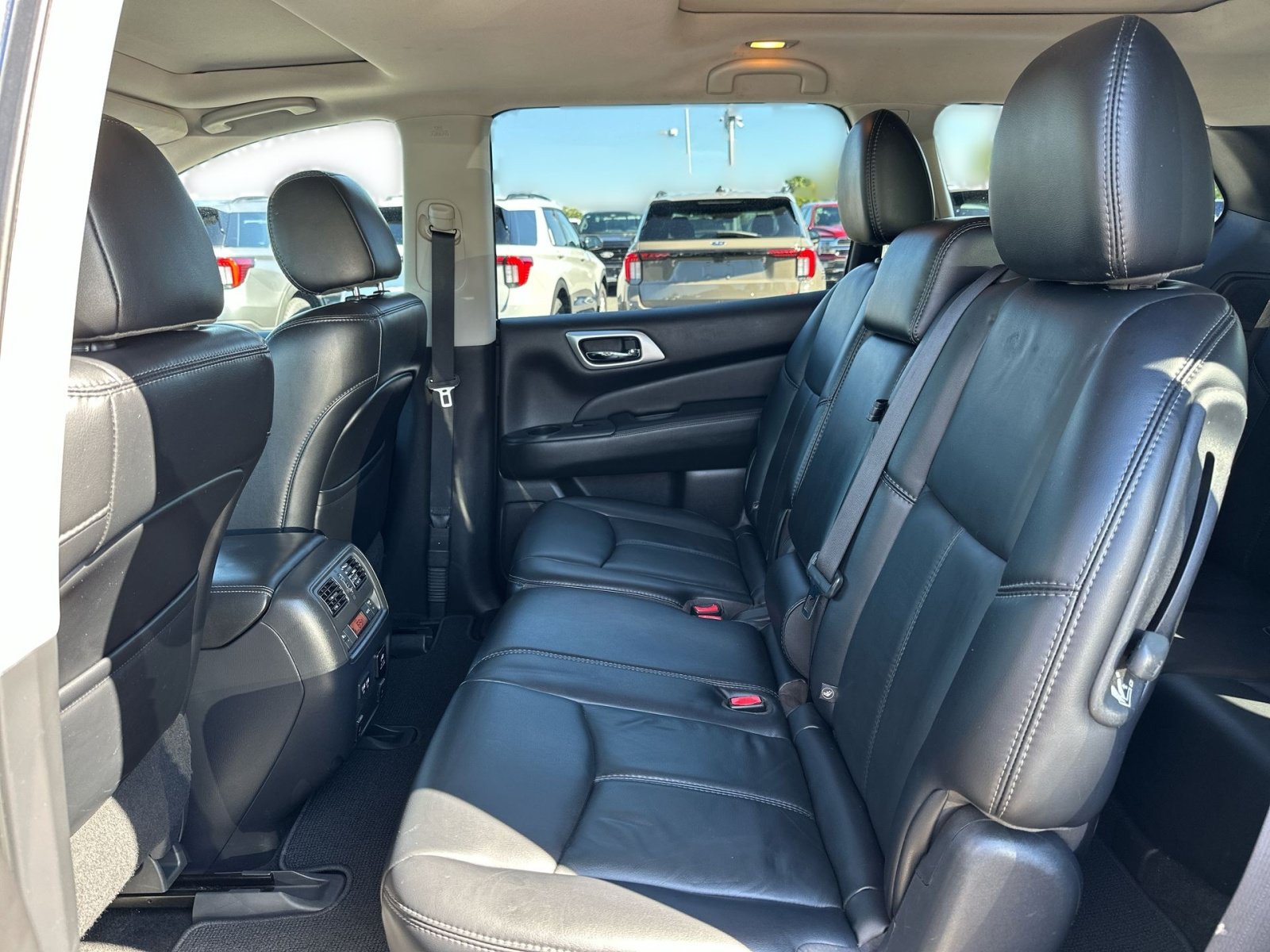 Used 2017 Nissan Pathfinder SL w/ SL Premium Package AWD/4WD image 26