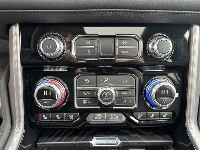 Used 2024 GMC Yukon XL Denali w/ Advanced Technology Package image 24