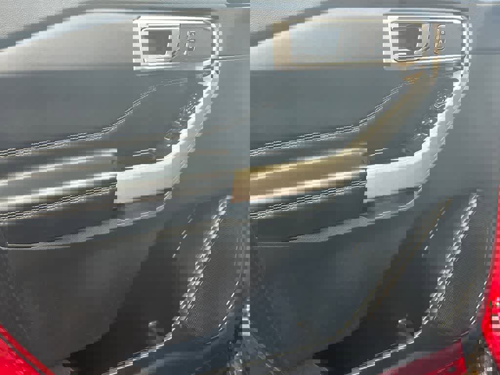 Certified 2022 Ford Explorer XLT w/ Equipment Group 202A image 9