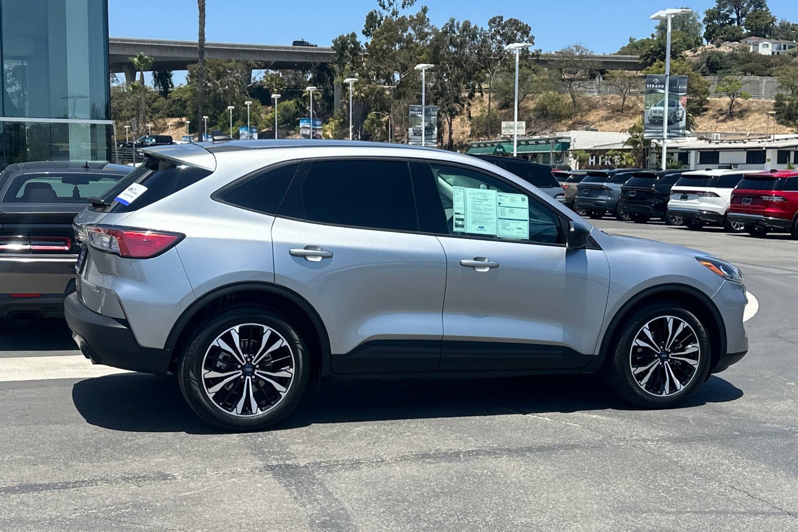 Certified 2022 Ford Escape SE w/ SE Sport Appearance Package FWD image 2