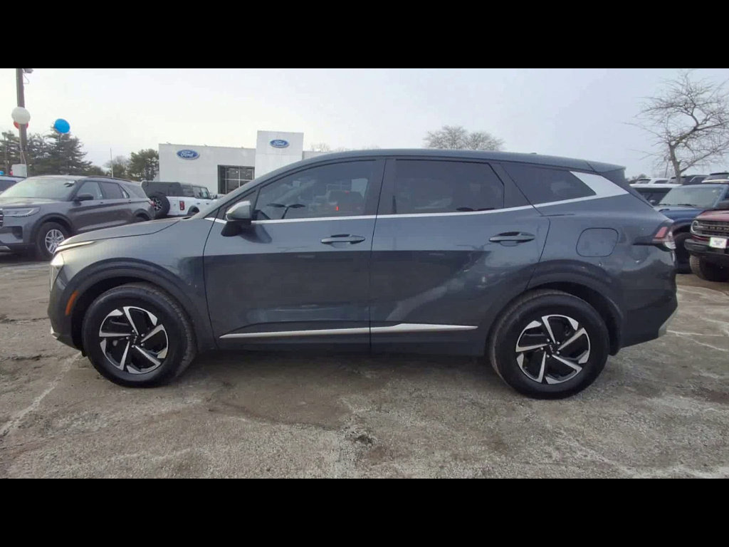 Used 2023 Kia Sportage LX image 2
