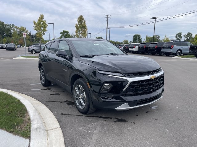 Used 2025 Chevrolet Blazer LT AWD/4WD image 7