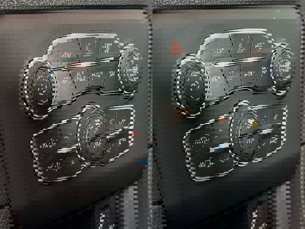 Used 2023 Dodge Charger R/T w/ Performance Handling Group image 21