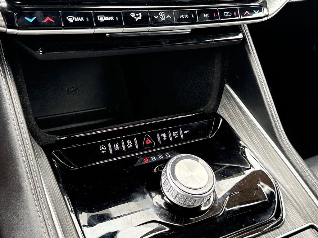 Used 2024 Jeep Wagoneer L Series II image 22