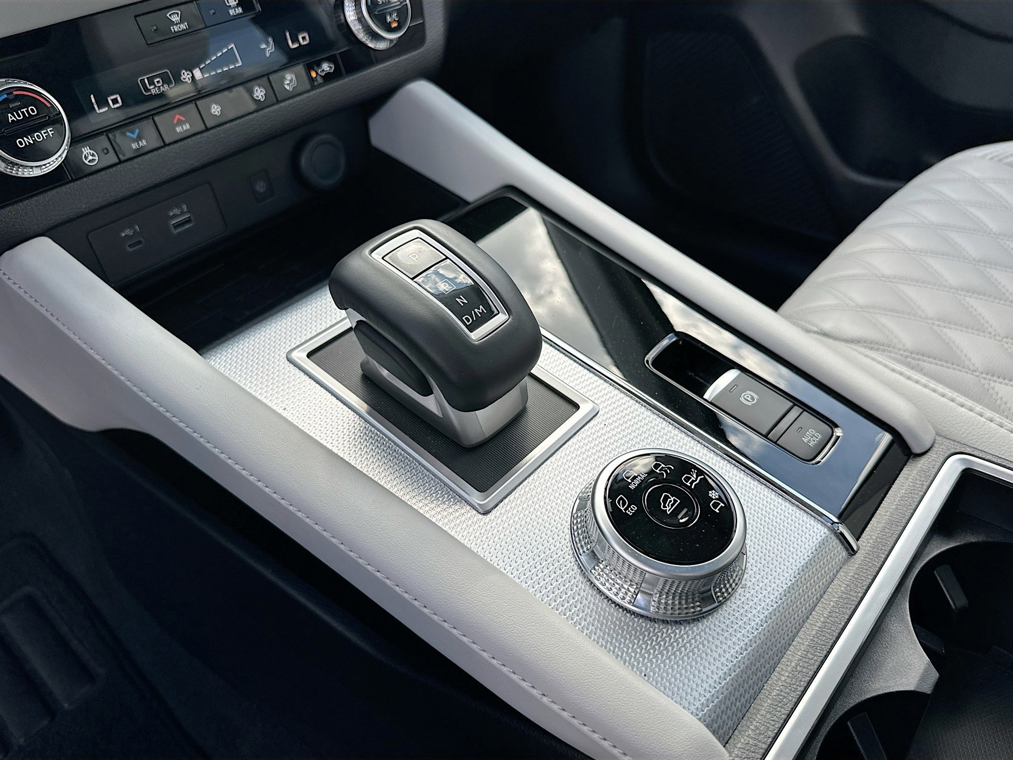 Used 2024 Mitsubishi Outlander SEL Black Edition image 17