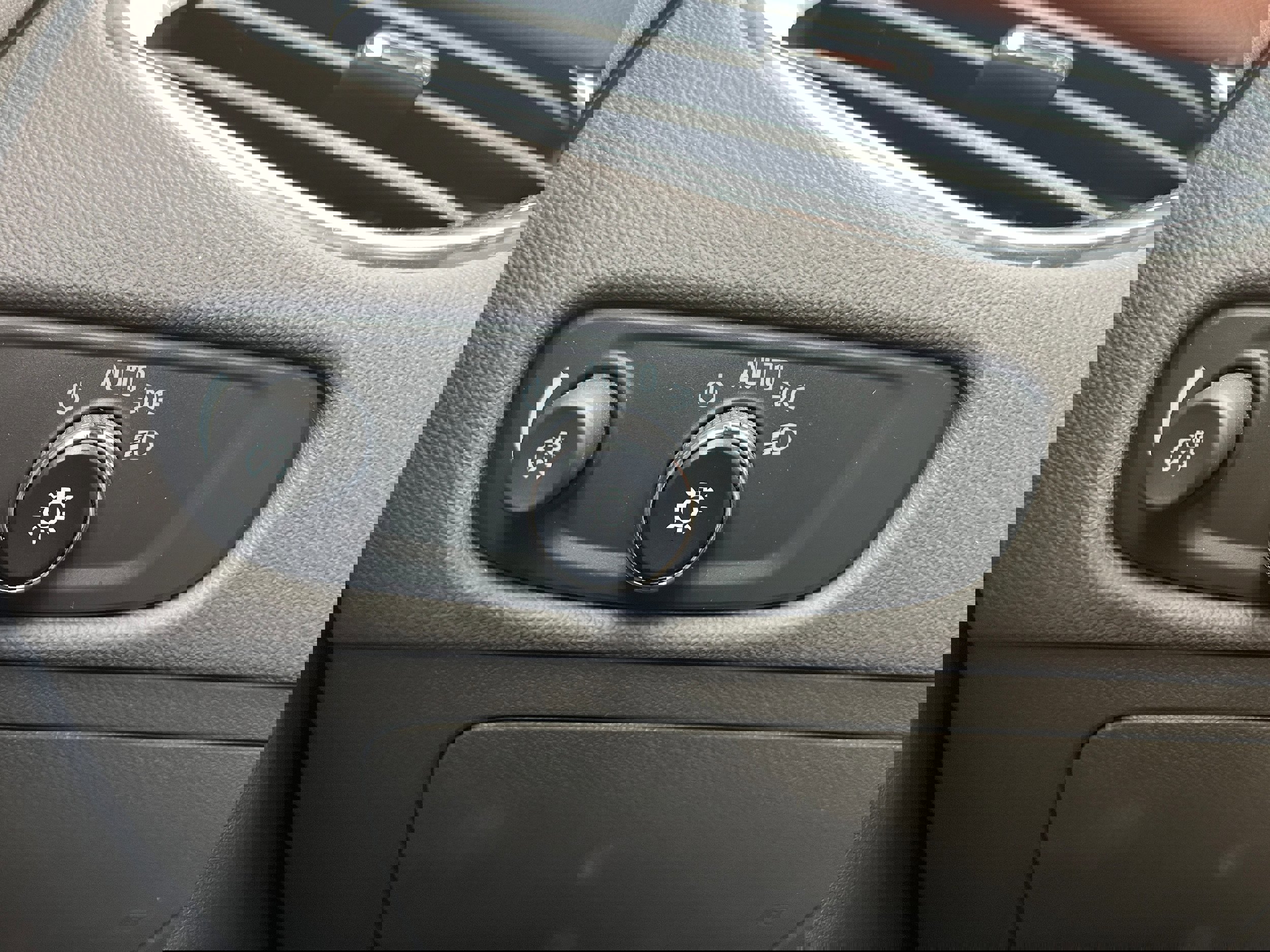 Used 2017 Chevrolet Malibu LT w/ Leather Package image 22